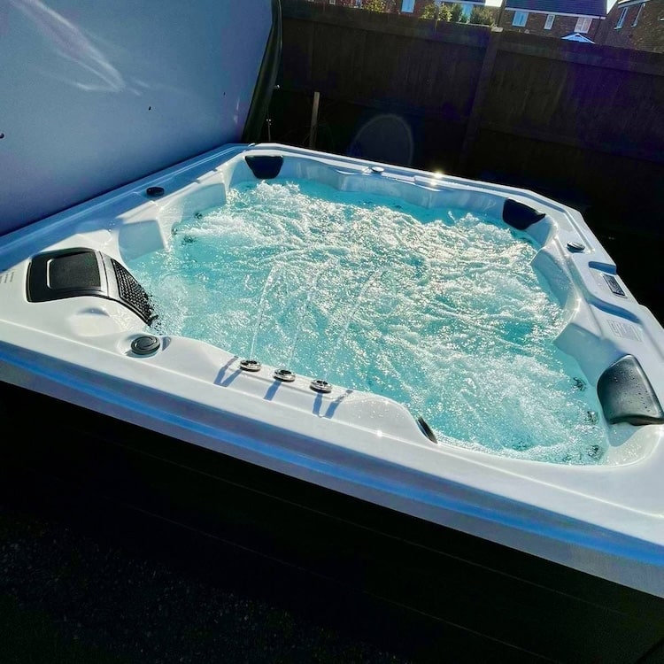 Retreat Bay XL - Free Delivery & Free Installation Included - EDS Tranquillity Collection